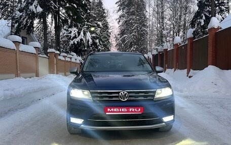 Volkswagen Tiguan II, 2018 год, 2 449 000 рублей, 8 фотография