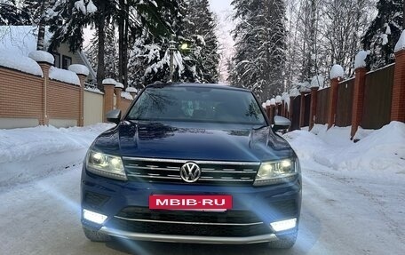 Volkswagen Tiguan II, 2018 год, 2 449 000 рублей, 3 фотография