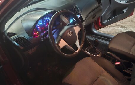 Hyundai Solaris II рестайлинг, 2012 год, 580 000 рублей, 3 фотография