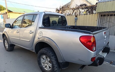Mitsubishi L200 IV рестайлинг, 2012 год, 1 000 000 рублей, 3 фотография