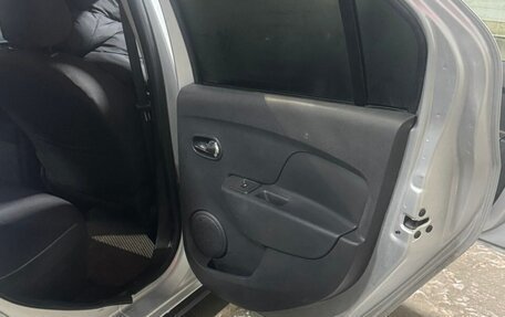 Renault Logan II, 2019 год, 750 000 рублей, 8 фотография