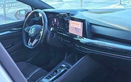 Volkswagen Golf VIII, 2022 год, 1 900 000 рублей, 12 фотография