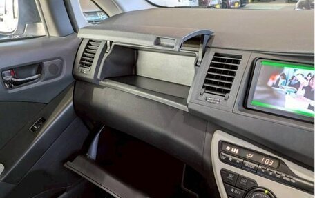 Toyota ISis I, 2016 год, 1 198 000 рублей, 28 фотография