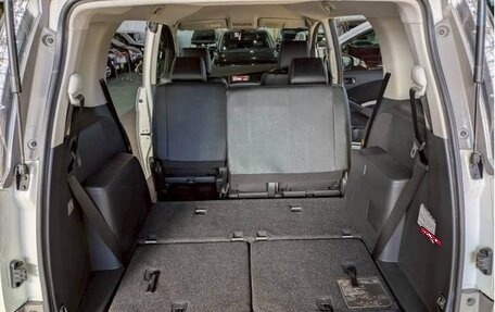 Toyota ISis I, 2016 год, 1 198 000 рублей, 30 фотография