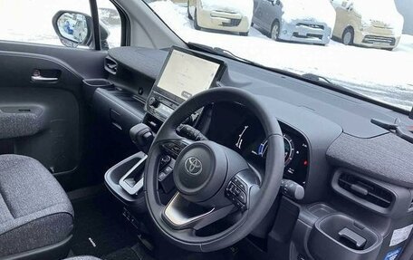 Toyota Sienta, 2023 год, 1 586 000 рублей, 11 фотография