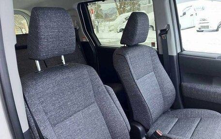 Toyota Sienta, 2023 год, 1 586 000 рублей, 12 фотография