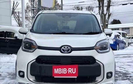 Toyota Sienta, 2023 год, 1 586 000 рублей, 3 фотография