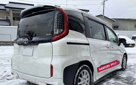 Toyota Sienta, 2023 год, 1 586 000 рублей, 7 фотография