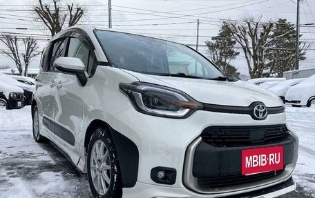 Toyota Sienta, 2023 год, 1 586 000 рублей, 5 фотография