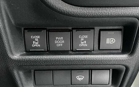 Toyota Sienta, 2023 год, 1 586 000 рублей, 30 фотография