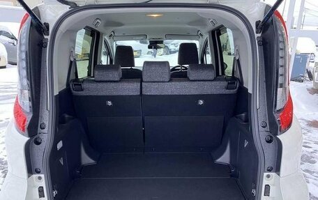 Toyota Sienta, 2023 год, 1 586 000 рублей, 38 фотография