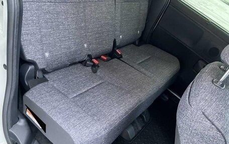 Toyota Sienta, 2023 год, 1 586 000 рублей, 34 фотография