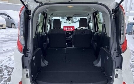 Toyota Sienta, 2023 год, 1 586 000 рублей, 39 фотография