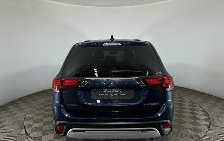Mitsubishi Outlander III рестайлинг 3, 2019 год, 1 900 000 рублей, 3 фотография