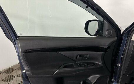 Mitsubishi Outlander III рестайлинг 3, 2019 год, 1 900 000 рублей, 8 фотография