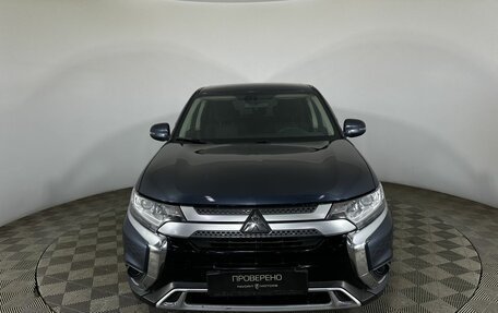 Mitsubishi Outlander III рестайлинг 3, 2019 год, 1 900 000 рублей, 2 фотография