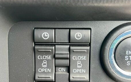 Toyota Roomy I, 2023 год, 1 081 000 рублей, 22 фотография