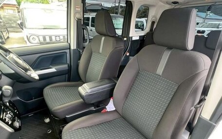 Toyota Roomy I, 2023 год, 1 081 000 рублей, 26 фотография