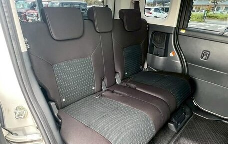 Toyota Roomy I, 2023 год, 1 081 000 рублей, 33 фотография