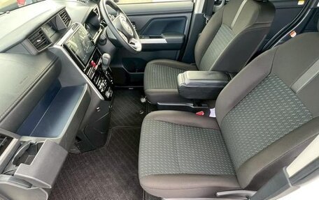 Toyota Roomy I, 2023 год, 1 081 000 рублей, 28 фотография