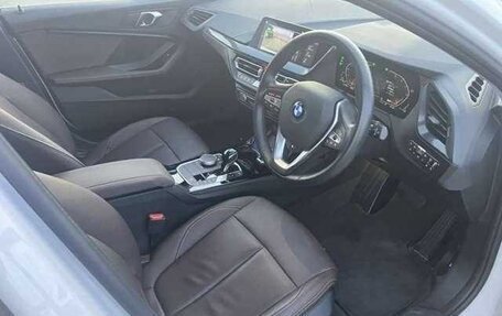 BMW 1 серия, 2024 год, 2 800 000 рублей, 6 фотография