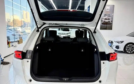 Honda Vezel, 2023 год, 2 100 000 рублей, 8 фотография