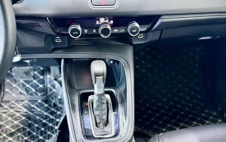 Honda Vezel, 2023 год, 2 100 000 рублей, 13 фотография