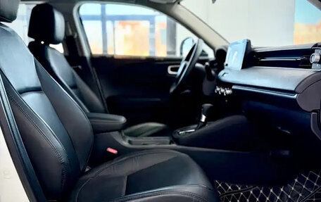 Honda Vezel, 2023 год, 2 100 000 рублей, 14 фотография