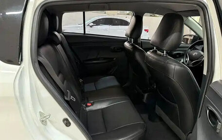 Toyota Yaris XP150 рестайлинг, 2022 год, 1 350 000 рублей, 8 фотография