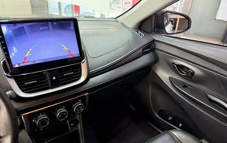 Toyota Yaris XP150 рестайлинг, 2022 год, 1 350 000 рублей, 12 фотография