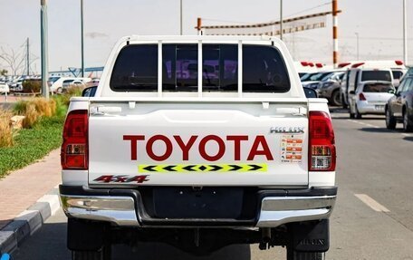 Toyota Hilux VIII, 2022 год, 4 250 000 рублей, 3 фотография