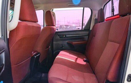 Toyota Hilux VIII, 2022 год, 4 250 000 рублей, 9 фотография