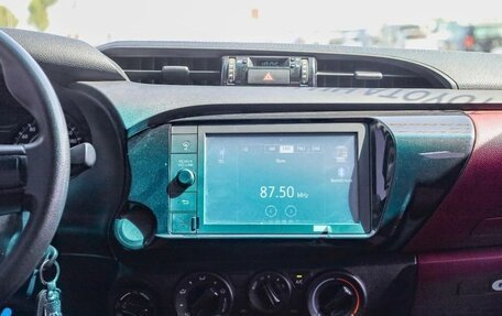 Toyota Hilux VIII, 2022 год, 4 250 000 рублей, 11 фотография