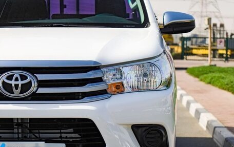 Toyota Hilux VIII, 2022 год, 4 250 000 рублей, 10 фотография