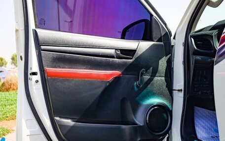 Toyota Hilux VIII, 2022 год, 4 250 000 рублей, 14 фотография