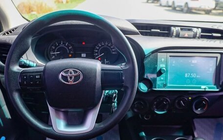 Toyota Hilux VIII, 2022 год, 4 250 000 рублей, 13 фотография