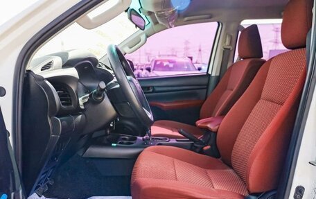 Toyota Hilux VIII, 2022 год, 4 250 000 рублей, 16 фотография