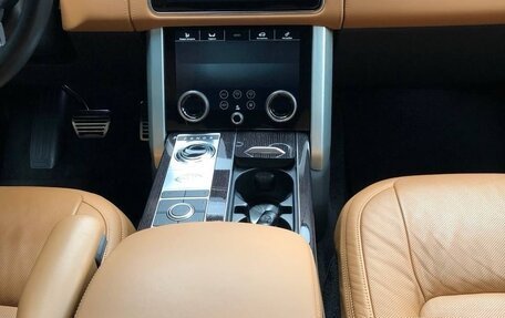 Land Rover Range Rover IV рестайлинг, 2019 год, 9 000 000 рублей, 13 фотография