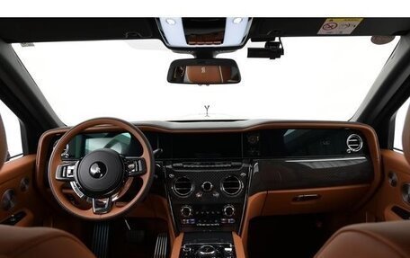 Rolls-Royce Cullinan, 2025 год, 58 000 000 рублей, 17 фотография