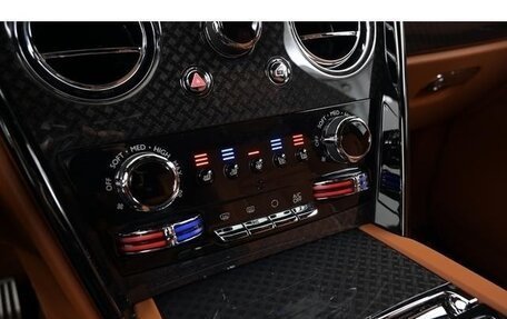 Rolls-Royce Cullinan, 2025 год, 58 000 000 рублей, 38 фотография