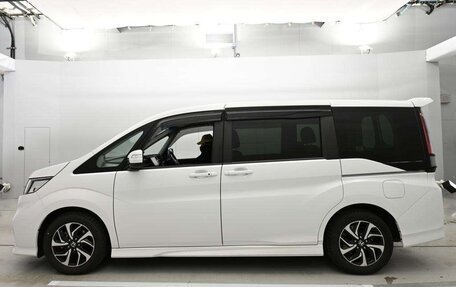 Honda Stepwgn IV, 2021 год, 1 820 000 рублей, 5 фотография