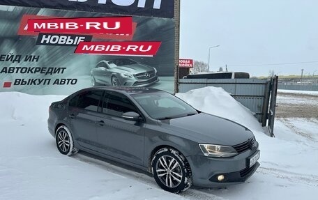 Volkswagen Jetta VI, 2013 год, 975 000 рублей, 4 фотография