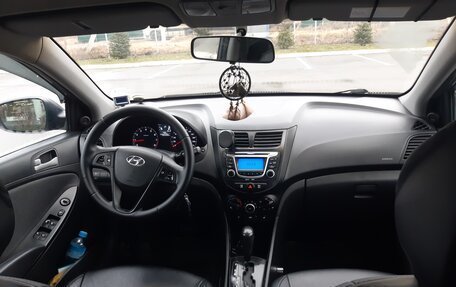 Hyundai Solaris II рестайлинг, 2012 год, 600 000 рублей, 3 фотография