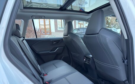 Toyota RAV4, 2025 год, 4 890 000 рублей, 6 фотография