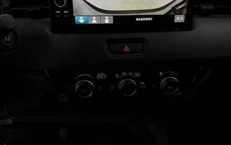 Honda Vezel, 2023 год, 1 550 000 рублей, 9 фотография