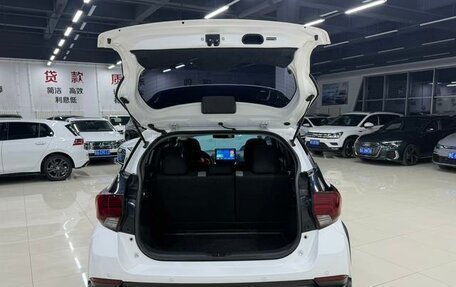 Toyota Yaris XP150 рестайлинг, 2022 год, 1 000 000 рублей, 8 фотография