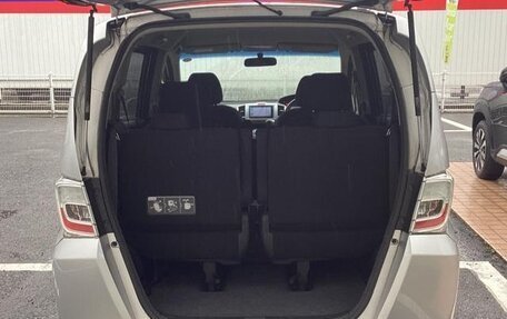 Honda Freed I, 2010 год, 823 000 рублей, 11 фотография