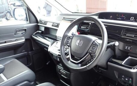 Honda Stepwgn IV, 2017 год, 1 783 000 рублей, 19 фотография