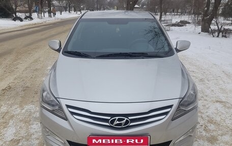 Hyundai Solaris II рестайлинг, 2015 год, 1 200 000 рублей, 1 фотография