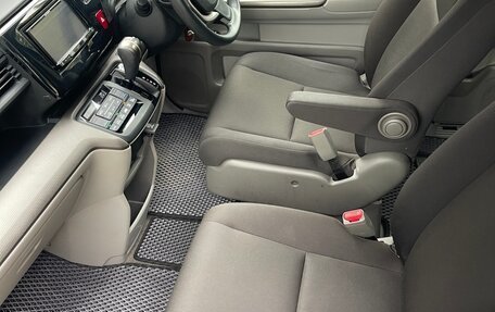 Honda Stepwgn IV, 2018 год, 1 850 000 рублей, 7 фотография